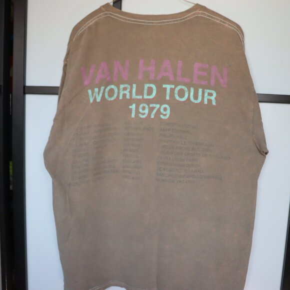 Van Halen World Tour 1979 Remake Shirt – LG (21"x26"). Washed. Faded. Band. - Picture 4 of 6